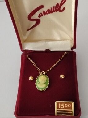 Vintage Cameo Pendant and Earrings in Original Box